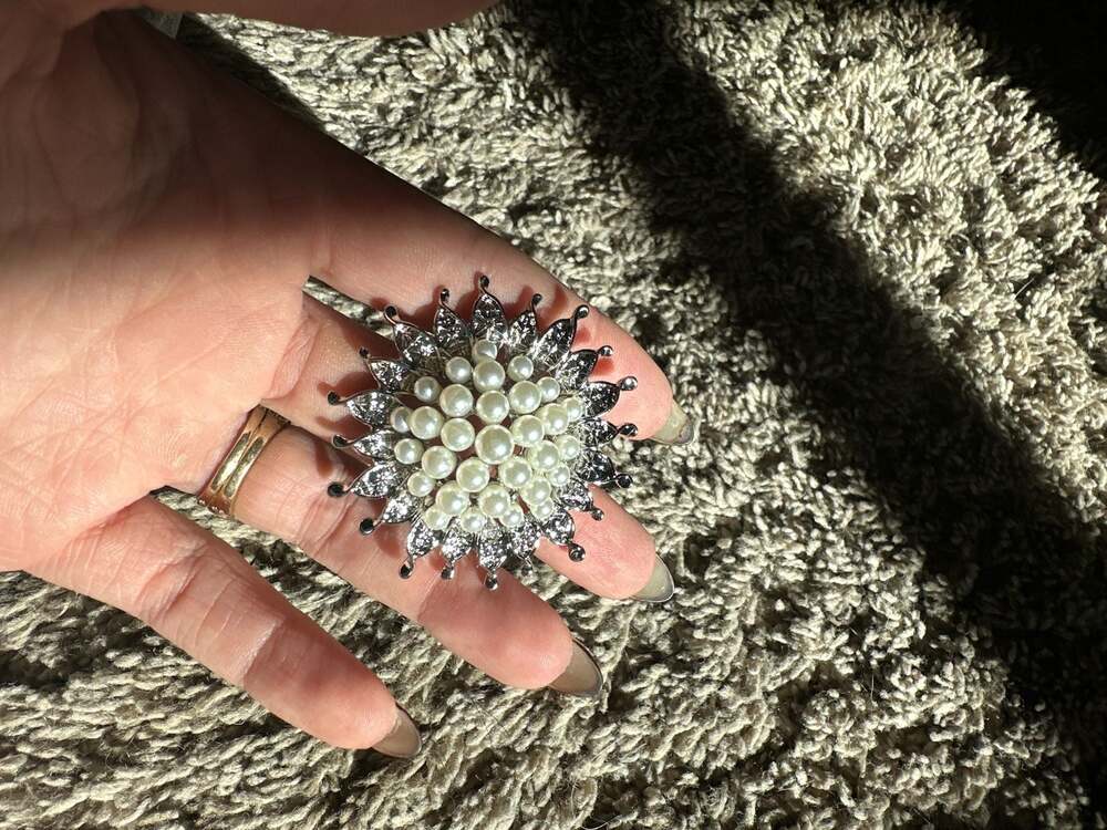 Silver Tone Faux Pearl Flower Sunburst Brooch